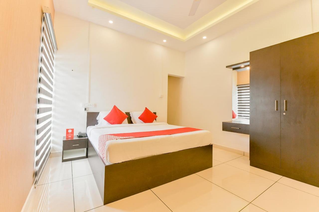Vaccinated Staff - Oyo 15973 F Square Hotel Kochi Ngoại thất bức ảnh